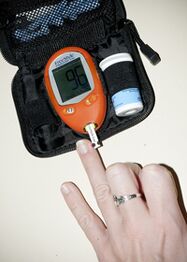 Measurement of blood glucose levels in order to correct insulin doses with 1 type of diabetes